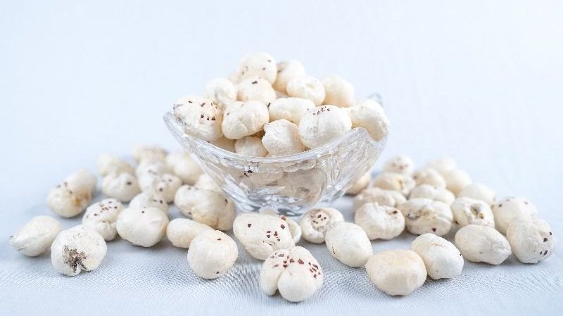 Plain Makhana - Clean, crisp fox nuts.